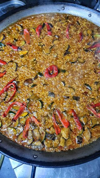 Ración de arroz de verduras de la huerta vegano "Sin gluten"
