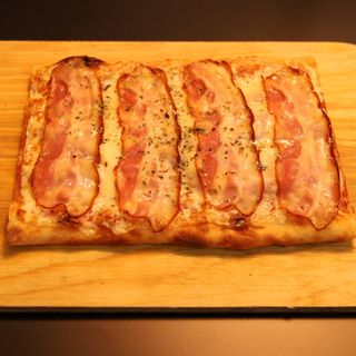 Pizza De Jamón Y Bacon (35 Cm. X 20 Cm.)