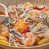 Huevos Rotos con Langostinos y Gulas al Ajillo