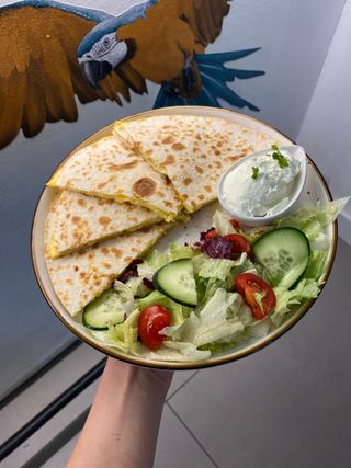 Quesadilla sa kajganom, sirom i slaninom 350g