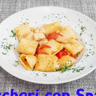 Paccheri con pesce spada e pomodoro pachino