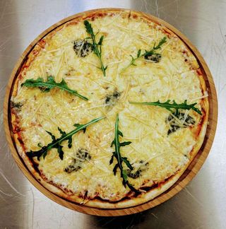 პიცა ოთხი ყველით