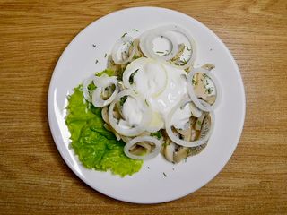 Грузди соленые со сметаной