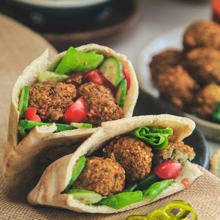 Falafel w cieście duży