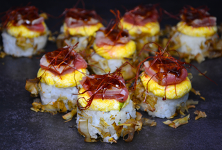 Запечений рол з тунцем