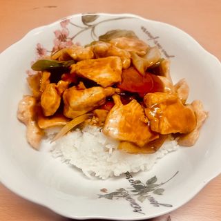 Pollo salteado con arroz blanco