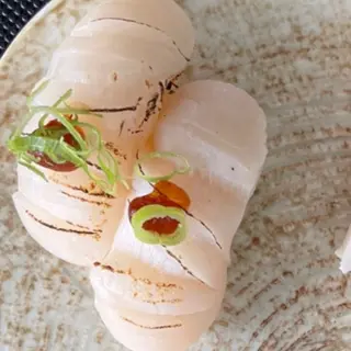 Nigiri Flambeado Vieira Ponzu 