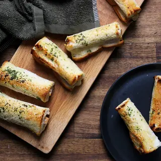 Cheese onion roll
