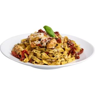 Tagliatelle  z kurczakiem suszonymi pomidorami  i pesto