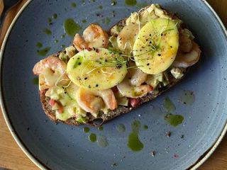 Авокадо-тост з креветками (240g)