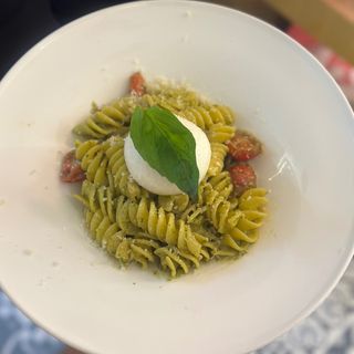 Pasta Pesto Burrata