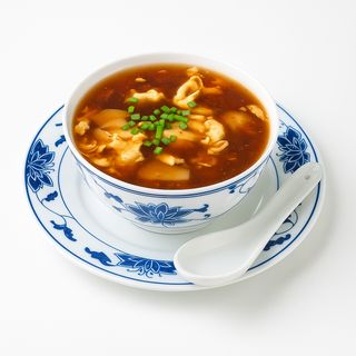 Kiselo-ljuta juha sa piletinom