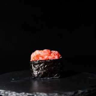 Гункан з тунцем (70г/1шт)