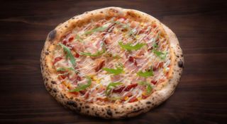 Піца з шинкою котто та в’яленими томатами
