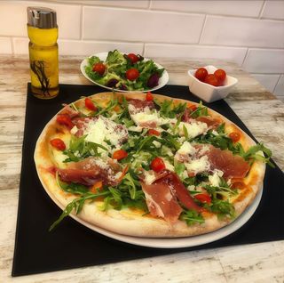 Pizza Crudo (30 Cm.)