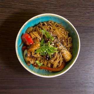 Локшина Удон з  гострою телятиною (320г)