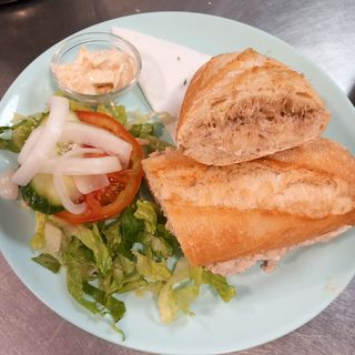 BOCADILLO Atun Con Mayonesa /BAGUETTE  Tuna and Mayonaise