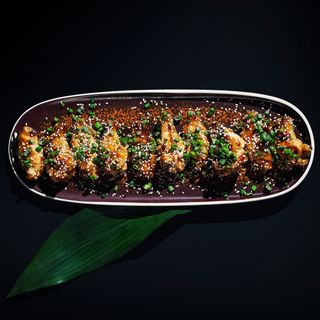 ქათმის ფრთები ტკბილ ცხარე სოუსით 10 ცალი