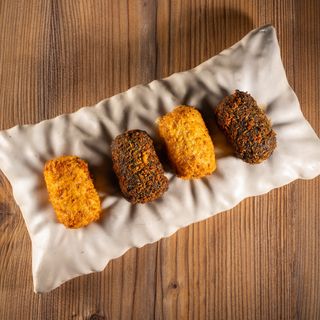 Croquetes de xipiró amb tinta i de pernil ibèric (4 unitats)