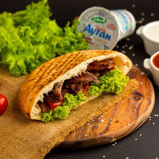 Дьонер у булці з телятиною (310г)