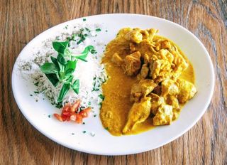 POLLO AL CURRY