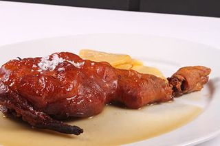 Tostón de cochinillo asado