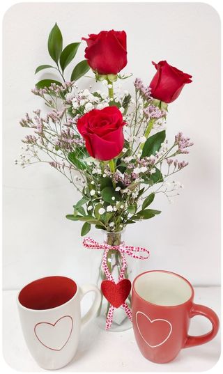 Rosas en cristal corazon  con tazas