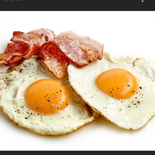 Huevos y bacon 