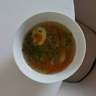 Курячий бульйон з фрикадельками