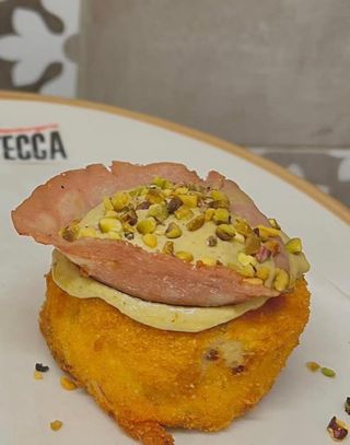 Frittatina di bucatini pistacchio e mortadella