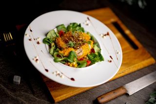 Mediterranean Salad with Crispy Chicken 350 g