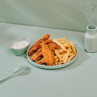 Chicken Strips cu cartofi prajiti