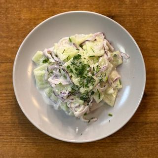 Sałatka z ogórka i cebuli