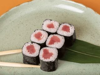 Макі тунець (110g)