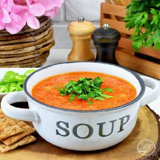 Ciorba de legume cu smantana, ardei iute si paine