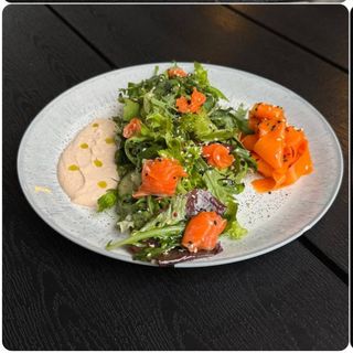 Салат з лососем (240 г)