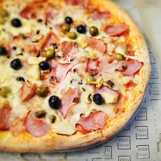 Піца Капрічоза (490г)