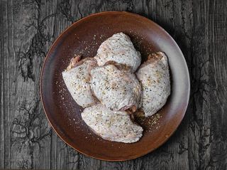 Шашлик з курячого бедра маринований на виніс (200g)