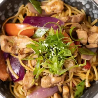 Tallarin saltado de pollo