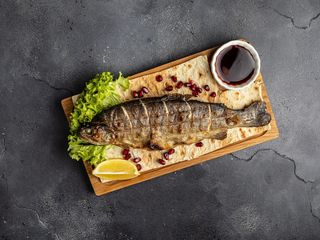 форель на гриле