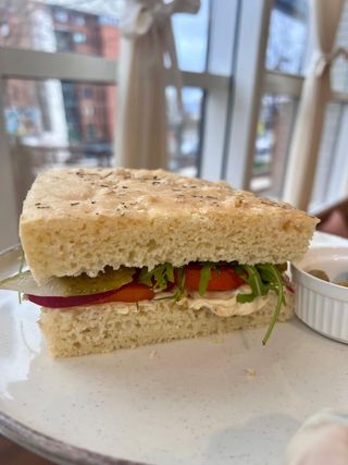 Hummus focaccia vegan