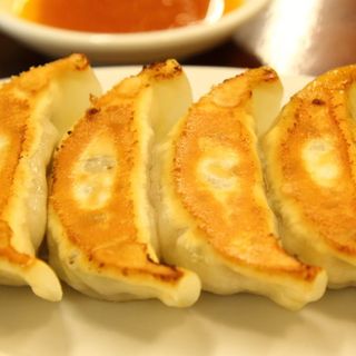 Ravioli di carne di maiale alla griglia 4 pezzi