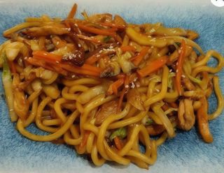 Udon Fritos Con Pollo Y Verduras