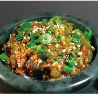 擂椒皮蛋Huevo milenario con chile verde machacado