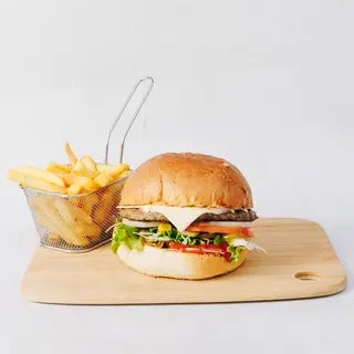 Cheeseburger i mali pomfrit