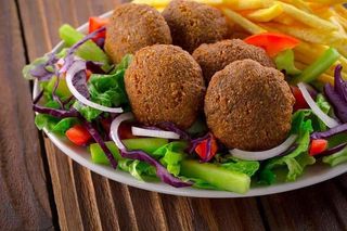 FALAFEL  ZESTAW NA TALERZU DUŻE