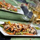 Гриловани зеленчуци на плоча