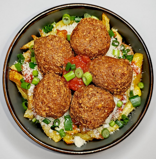 Bol Chifteluțe de Legume cu Sos Roșu