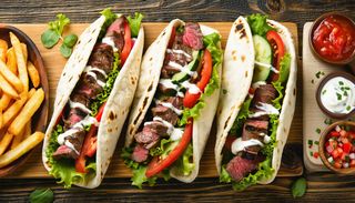 Nr.6-Rollo Kebab Tortilla z 2x serem + frytki