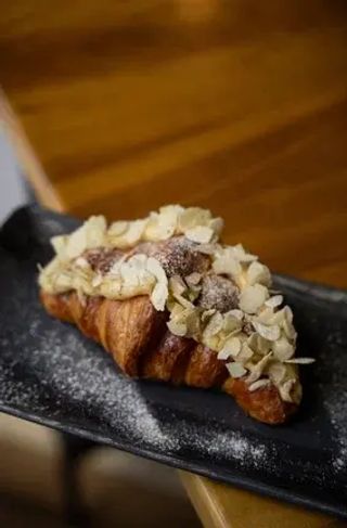 Круассан миндальный